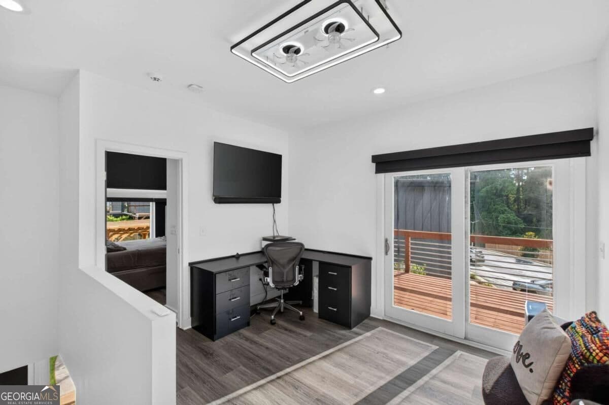 1 bedroom, 1 bathroom, 676 sq ft single family residence for sale at 3120 Godby Road APT 1101, College Park, GA 30349 — photo 3