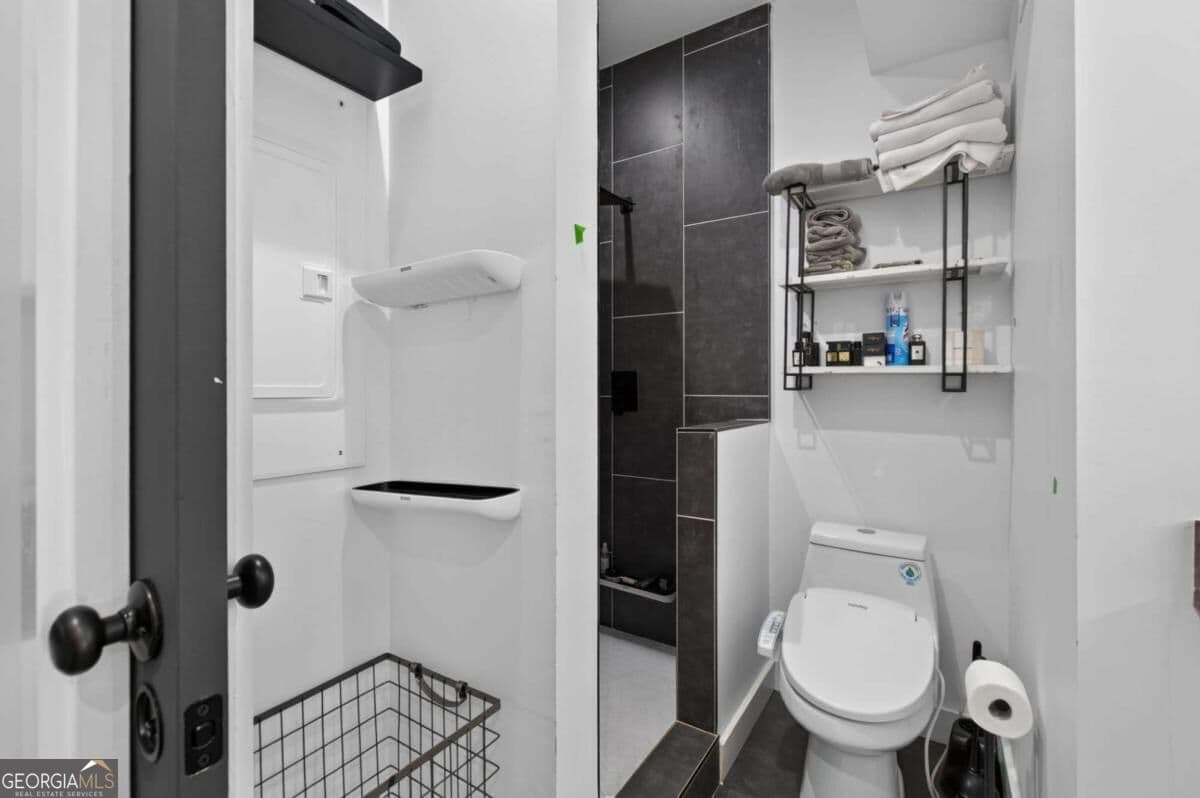 1 bedroom, 1 bathroom, 676 sq ft single family residence for sale at 3120 Godby Road APT 1101, College Park, GA 30349 — photo 10