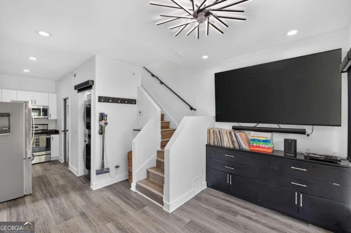 1 bedroom, 1 bathroom, 676 sq ft single family residence for sale at 3120 Godby Road APT 1101, College Park, GA 30349 — photo 4