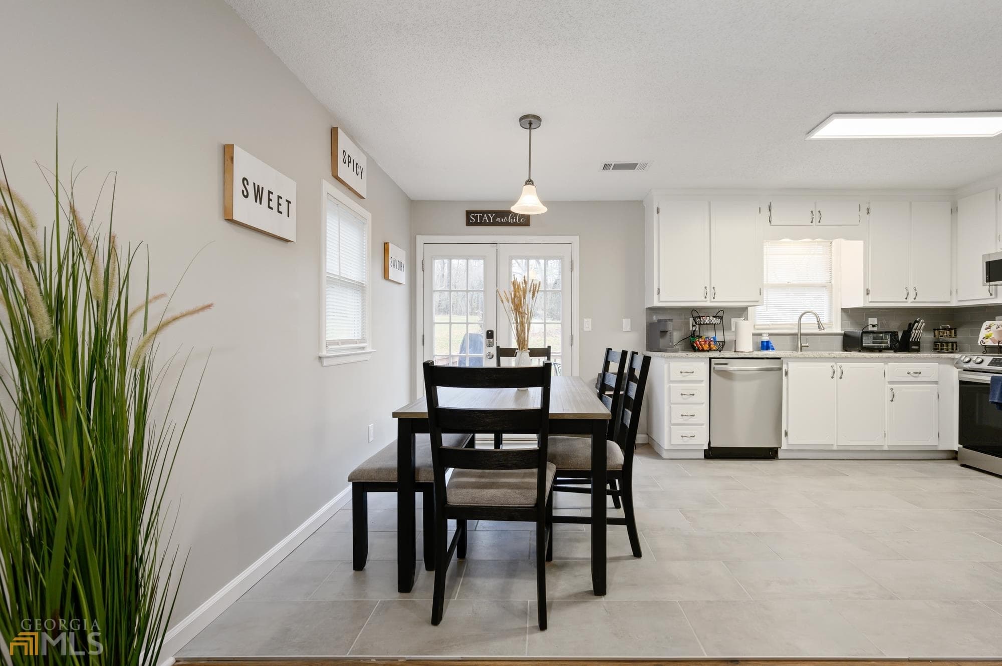 3 bedroom, 2 bathroom single family residence for rent at 25 Jennifer Lane, Rydal, GA 30171 for $4,986 a month — photo 5