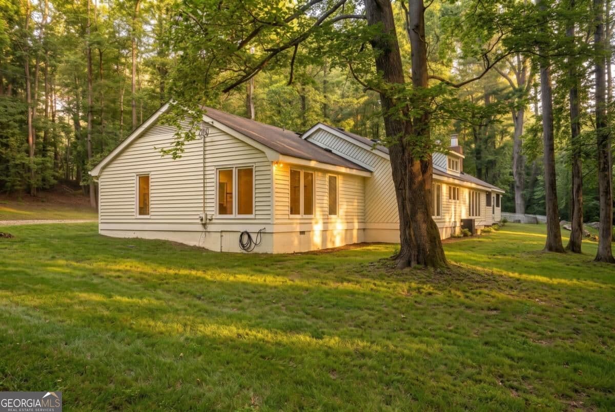 3 bedroom, 2 bathroom, 2,257 sq ft single family residence for sale at 925 Cleveland Road, Bogart, GA 30622 — photo 3