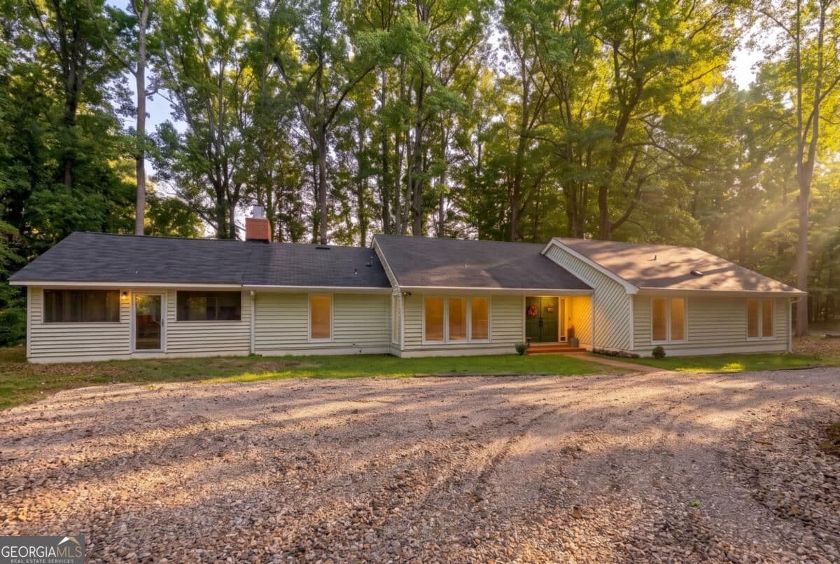 3 bedroom, 2 bathroom, 2,257 sq ft single family residence for sale at 925 Cleveland Road, Bogart, GA 30622
