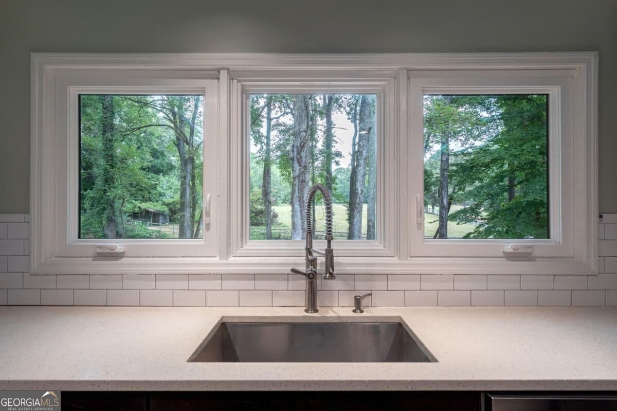 3 bedroom, 2 bathroom, 2,257 sq ft single family residence for sale at 925 Cleveland Road, Bogart, GA 30622 — photo 9