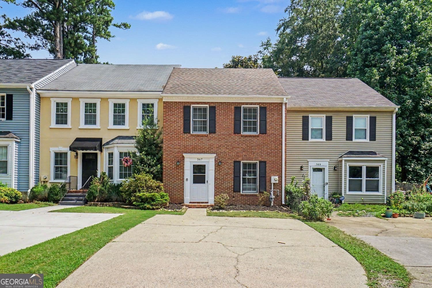 2 bedroom, 2.5 bathroom, 1,200 sq ft townhouse for sale at 567 Salem Woods Drive, Marietta, GA 30067 — photo 1 of 18