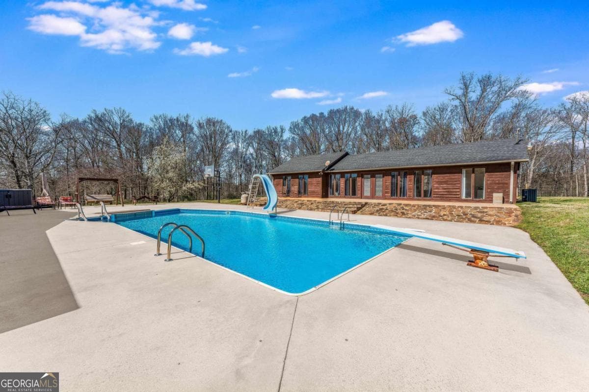 4 bedroom, 2 bathroom, 2,685 sq ft single family residence for sale at 417 Pulliam Lane, Royston, GA 30662 — photo 2