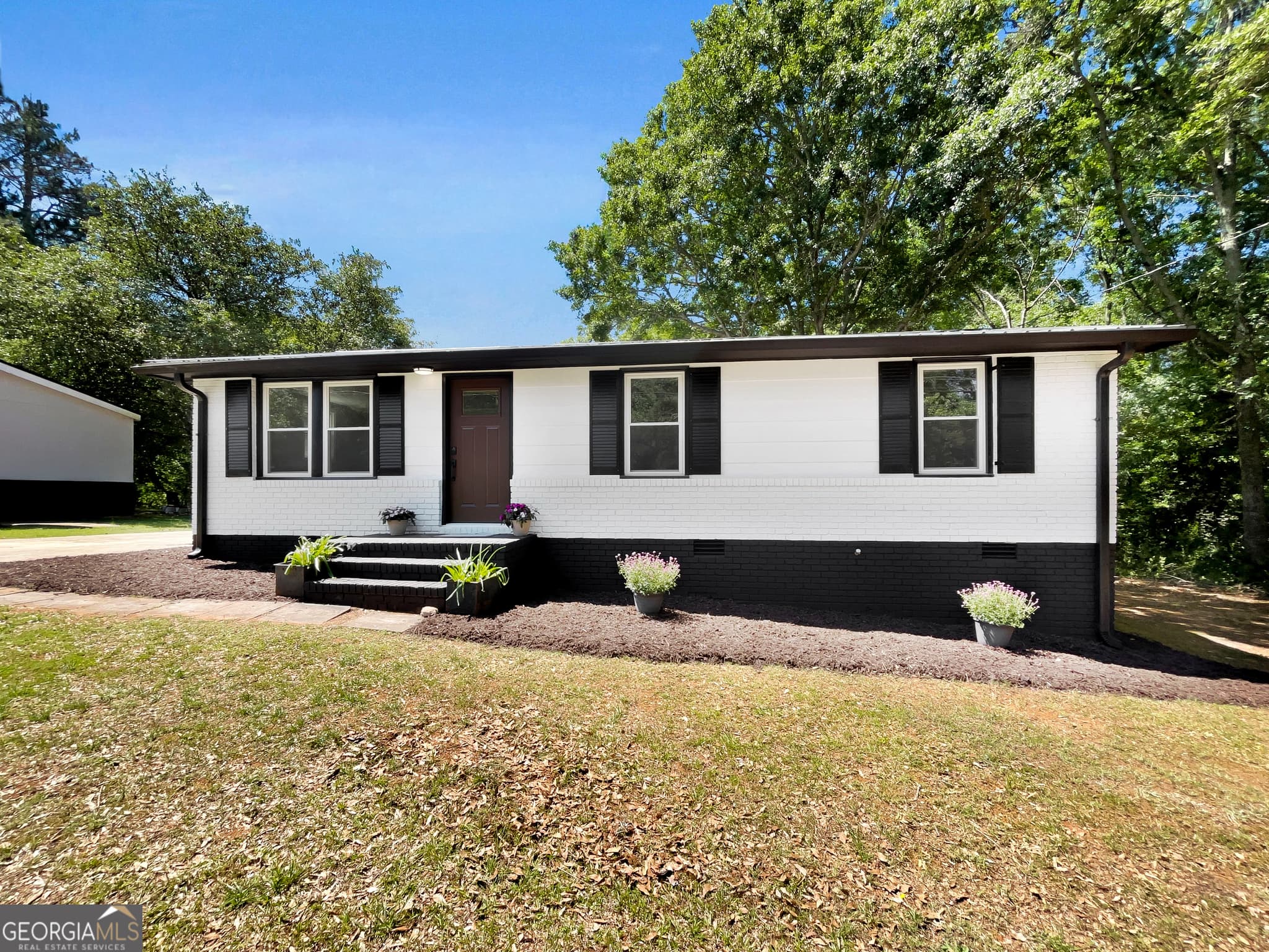 3 bedroom, 1 bathroom, 960 sq ft single family residence sold at 858 Clairmont Avenue, Comer, GA 30629