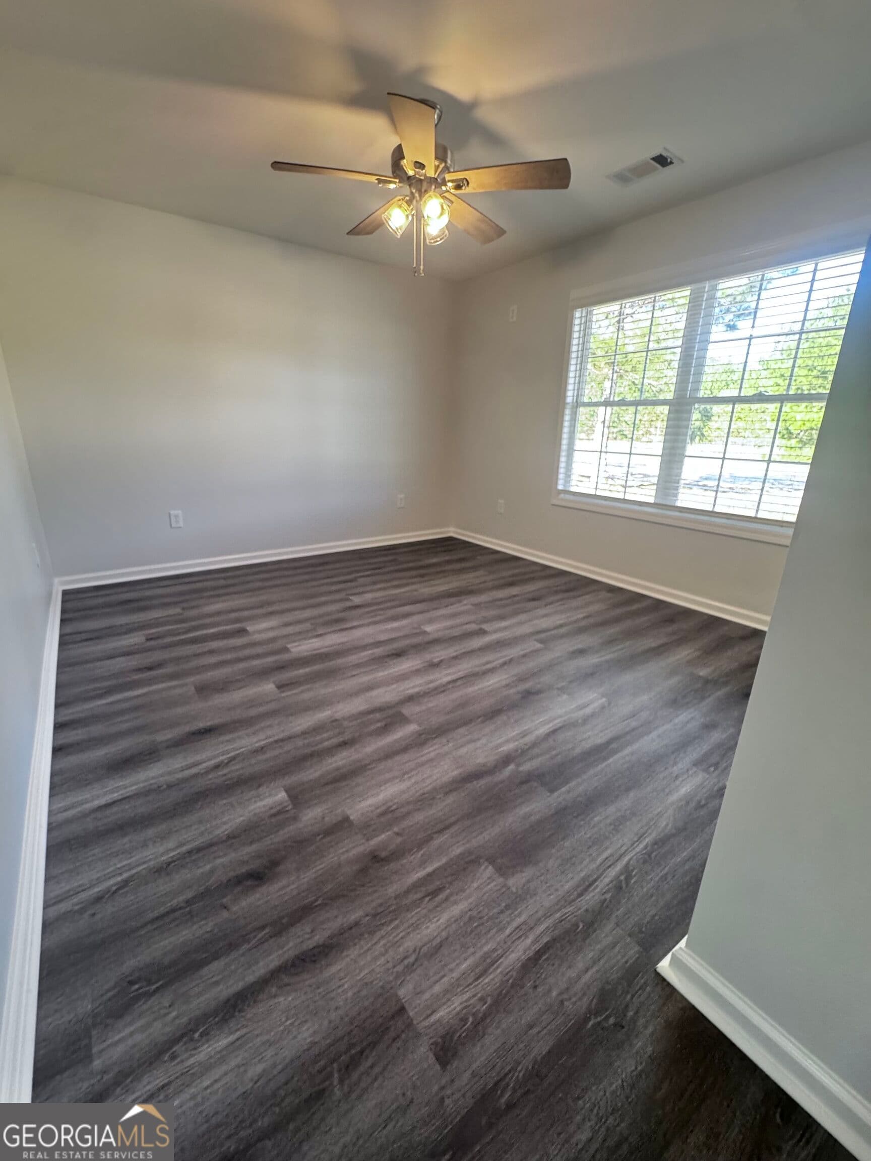 3 bedroom, 2 bathroom, 1,320 sq ft single family residence for sale at 61 Crestview Lane, Claxton, GA 30417 — photo 3