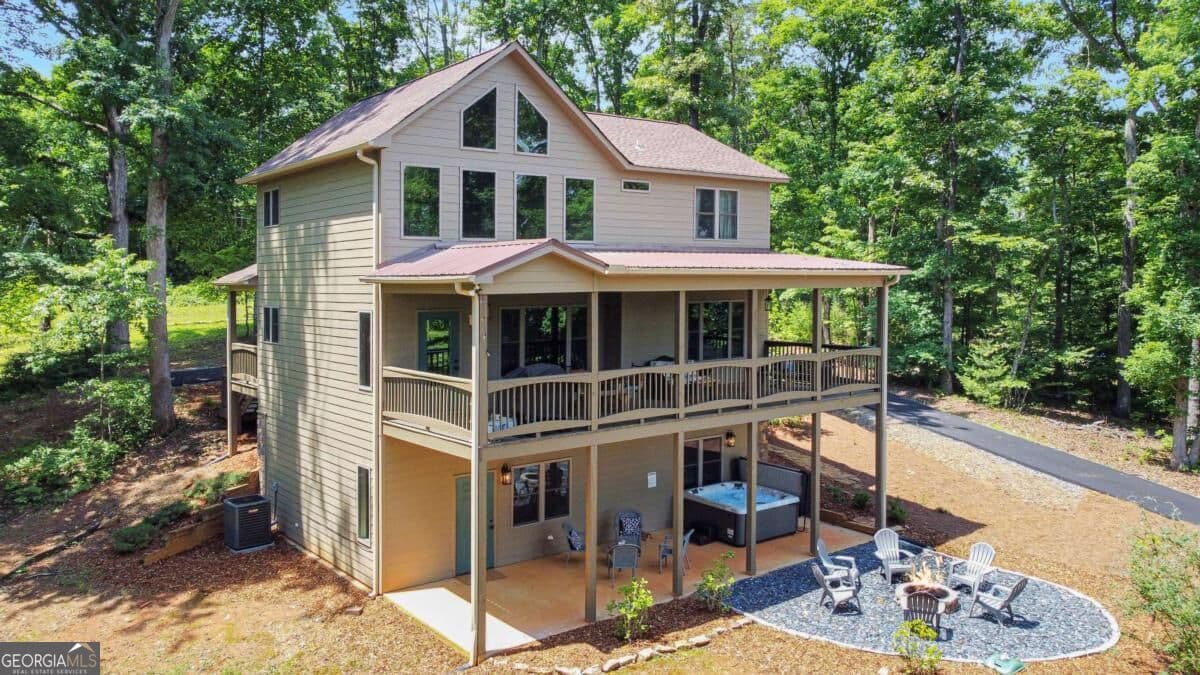 4 bedroom, 3.5 bathroom, 2,592 sq ft single family residence for sale at 196 Grayson Point, Blue Ridge, GA 30513 — photo 7