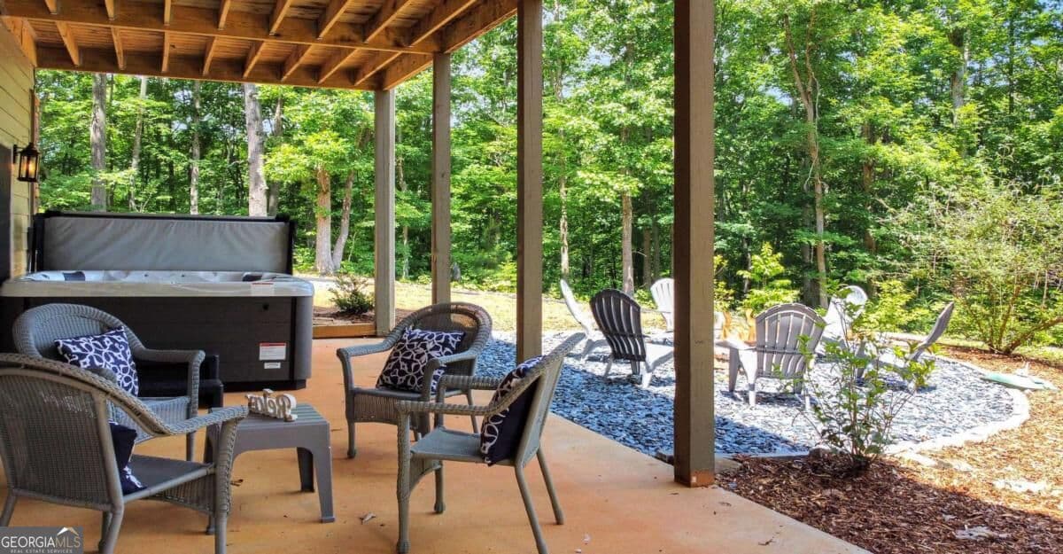 4 bedroom, 3.5 bathroom, 2,592 sq ft single family residence for sale at 196 Grayson Point, Blue Ridge, GA 30513 — photo 4