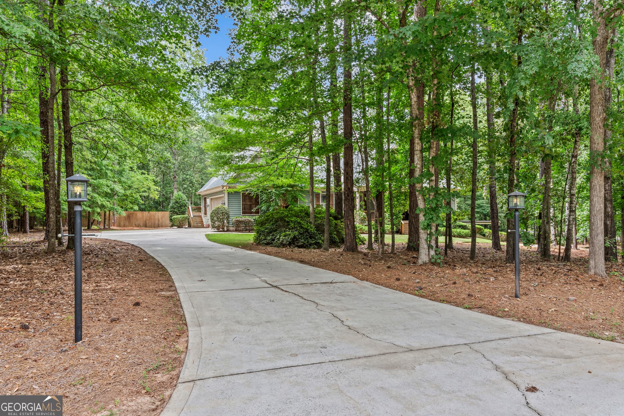3 bedroom, 3.5 bathroom, 3,468 sq ft single family residence under contract at 135 Phoenix Drive, Eatonton, GA 31024 — photo 7