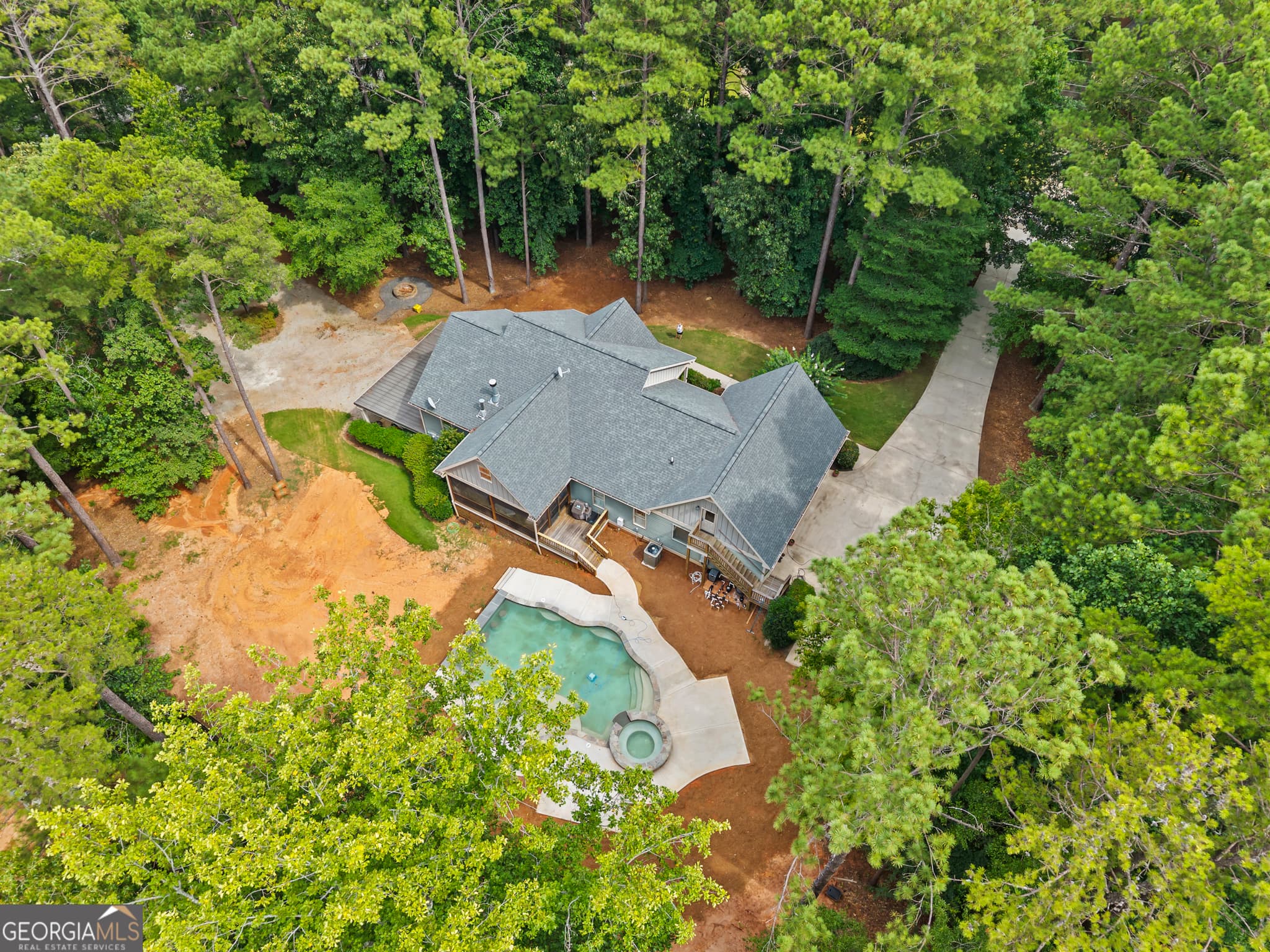 3 bedroom, 3.5 bathroom, 3,468 sq ft single family residence under contract at 135 Phoenix Drive, Eatonton, GA 31024 — photo 9