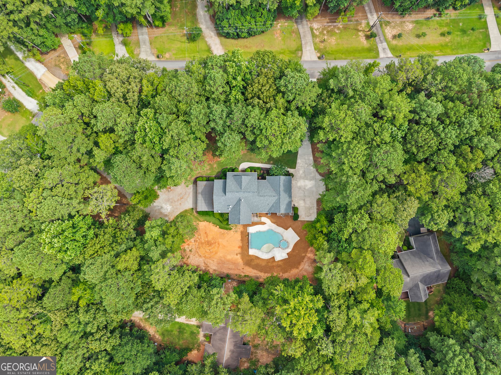 3 bedroom, 3.5 bathroom, 3,468 sq ft single family residence under contract at 135 Phoenix Drive, Eatonton, GA 31024 — photo 8