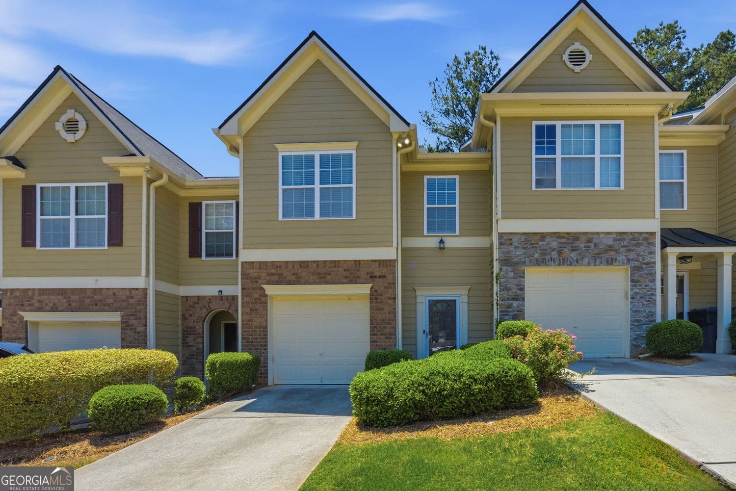 2 bedroom, 2.5 bathroom, 1,496 sq ft townhouse sold at 2871 Ridgeview Drive, Atlanta, GA 30331
