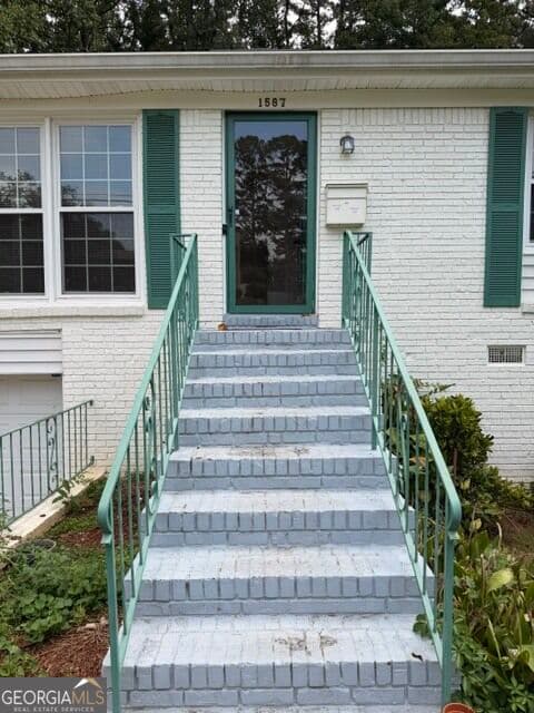 3 bedroom, 2 bathroom, 2,407 sq ft single family residence for sale at 1587 Drayton Woods Drive, Tucker, GA 30084 — photo 2