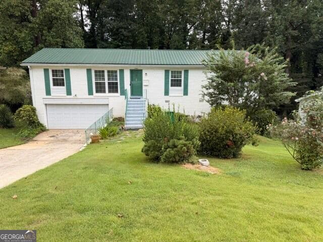 3 bedroom, 2 bathroom, 2,407 sq ft single family residence for sale at 1587 Drayton Woods Drive, Tucker, GA 30084 — photo 1 of 23