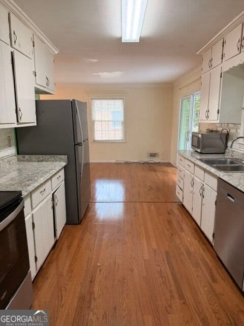 3 bedroom, 2 bathroom, 2,407 sq ft single family residence for sale at 1587 Drayton Woods Drive, Tucker, GA 30084 — photo 9