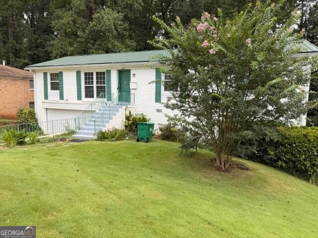 3 bedroom, 2 bathroom, 2,407 sq ft single family residence for sale at 1587 Drayton Woods Drive, Tucker, GA 30084 — photo 4