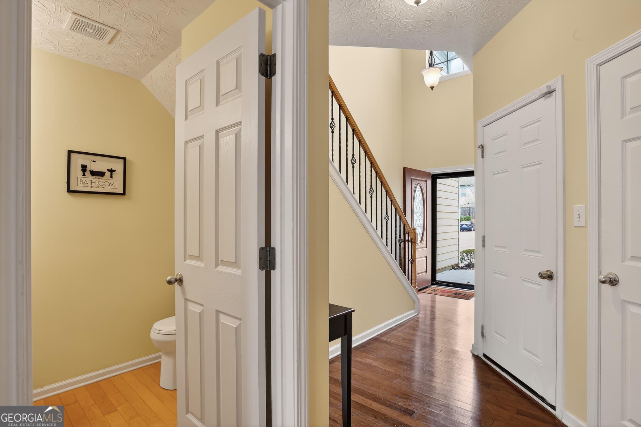 3 bedroom, 2.5 bathroom, 1,783 sq ft townhouse for sale at 5556 Cascade Run, South Fulton, GA 30336 — photo 4