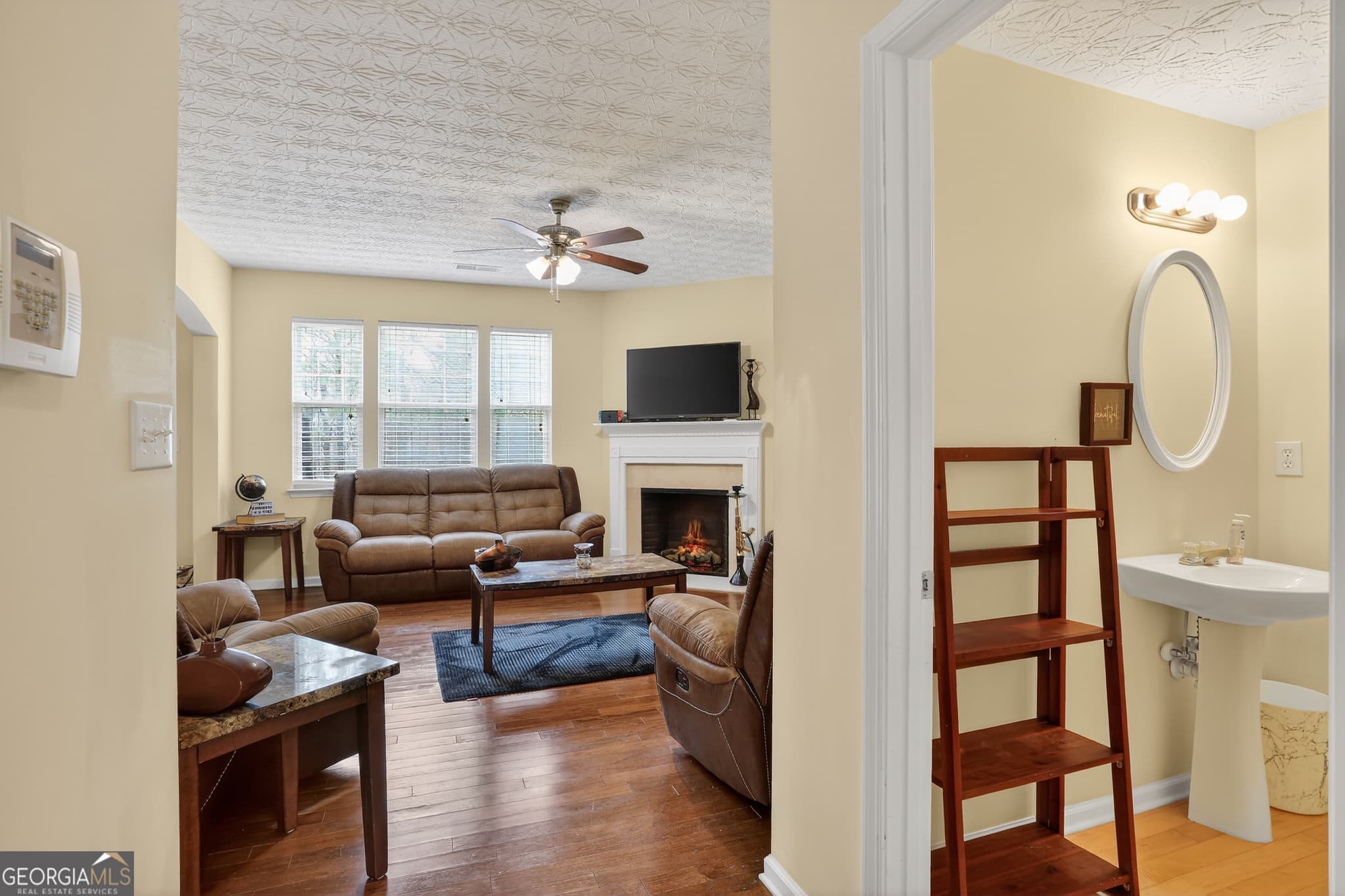 3 bedroom, 2.5 bathroom, 1,783 sq ft townhouse for sale at 5556 Cascade Run, South Fulton, GA 30336 — photo 8