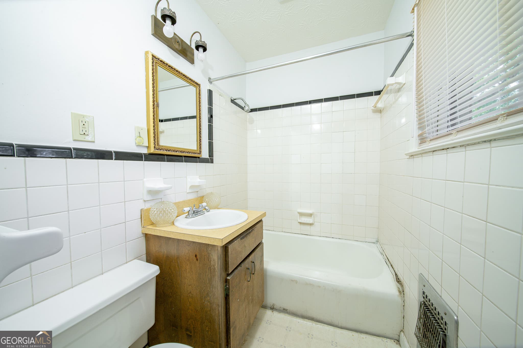 3 bedroom, 2 bathroom single family residence for sale at 3215 Melrose Drive, Columbus, GA 31906 — photo 9
