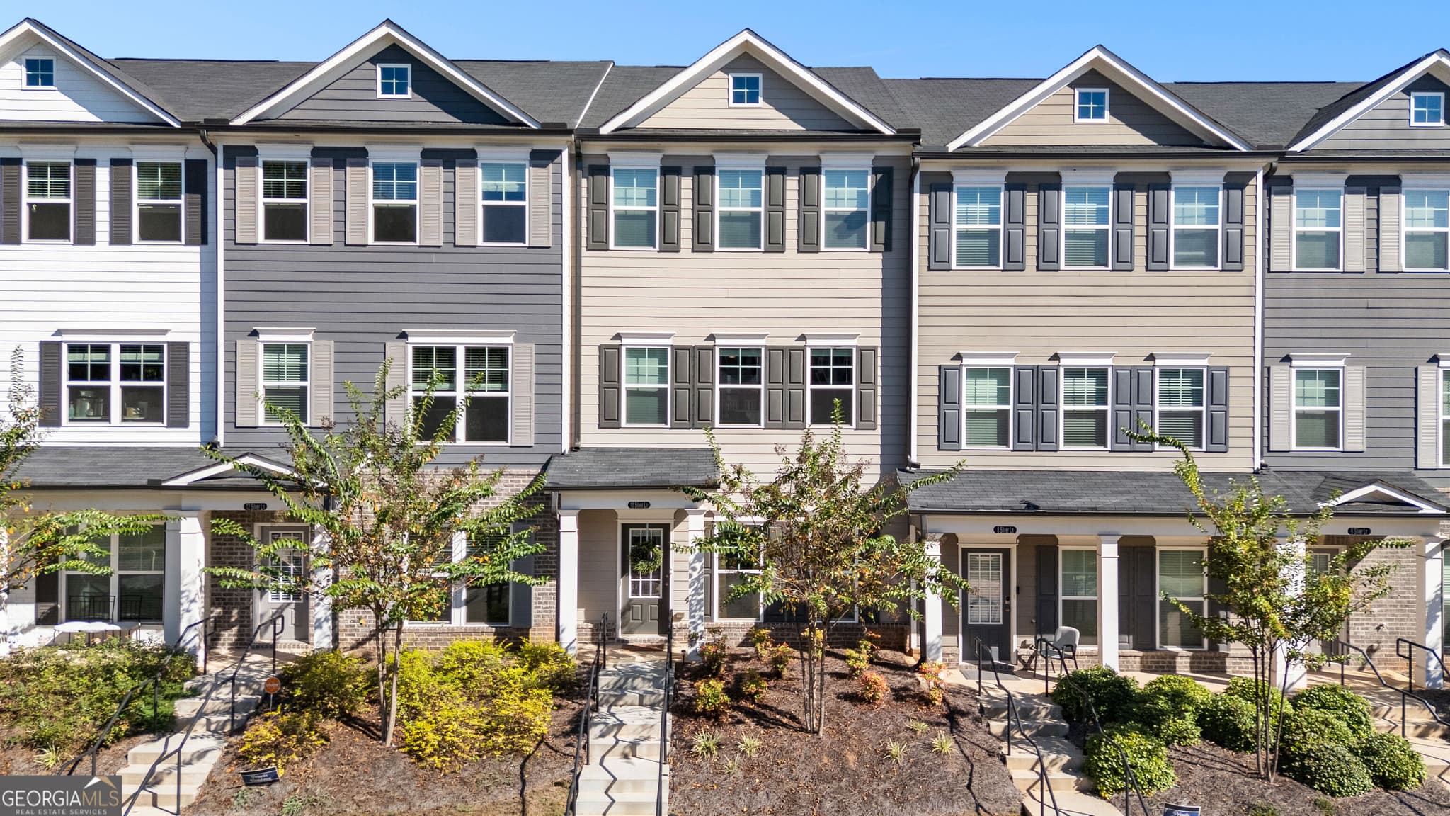 4 bedroom, 3.5 bathroom, 2,000 sq ft townhouse for sale at 10 Silver Lane, Newnan, GA 30263 — photo 2