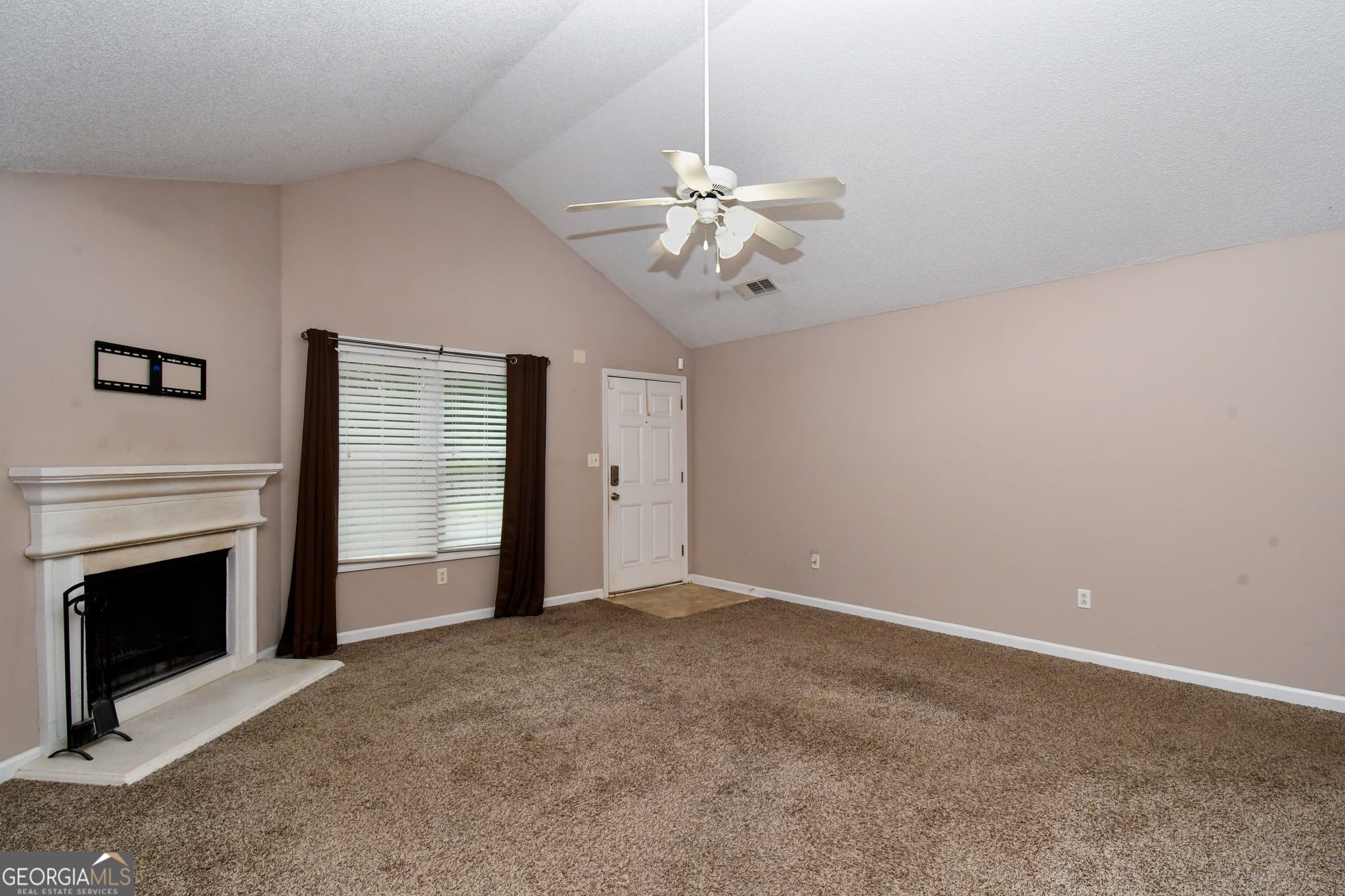 3 bedroom, 2 bathroom, 1,571 sq ft single family residence for rent at 4747 Bob White Run, Lithonia, GA 30038 for $1,950 a month — photo 3