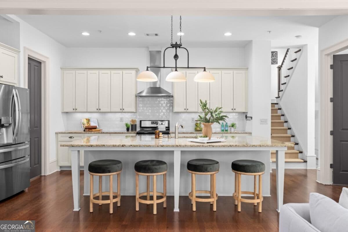3 bedroom, 3.5 bathroom, 2,400 sq ft townhouse for sale at 6015 Webster Circle, Norcross, GA 30071 — photo 2