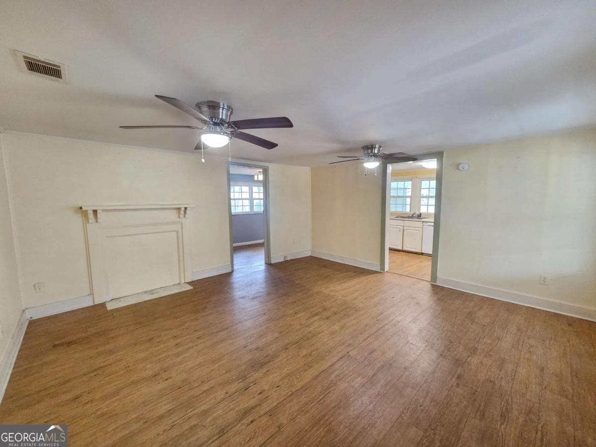 2 bedroom, 1 bathroom, 886 sq ft single family residence under contract at 188 Holmesville Road, Baxley, GA 31513 — photo 2