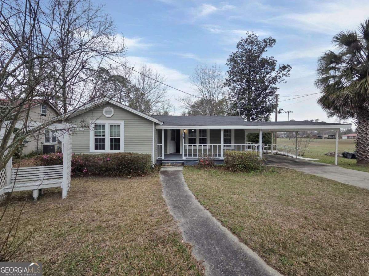 2 bedroom, 1 bathroom, 886 sq ft single family residence under contract at 188 Holmesville Road, Baxley, GA 31513
