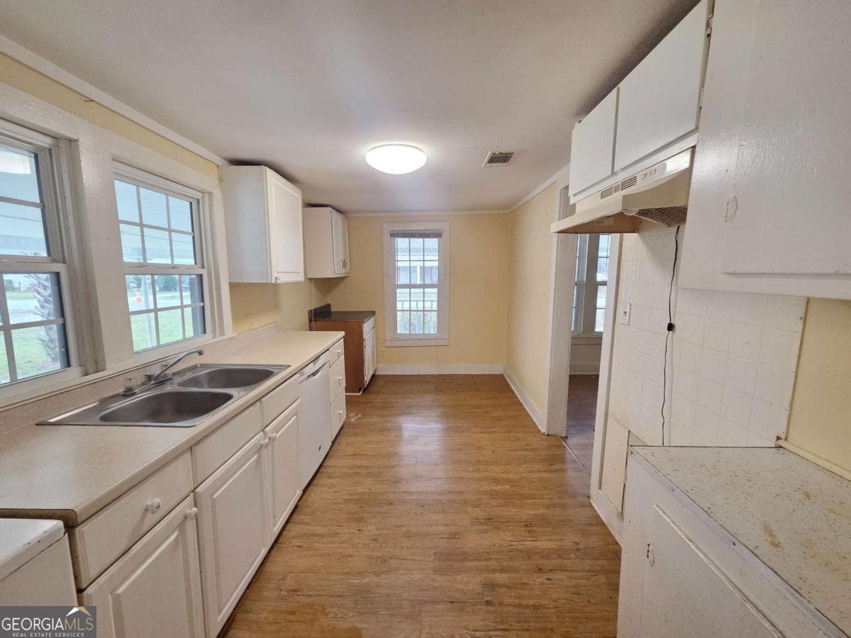 2 bedroom, 1 bathroom, 886 sq ft single family residence under contract at 188 Holmesville Road, Baxley, GA 31513 — photo 4