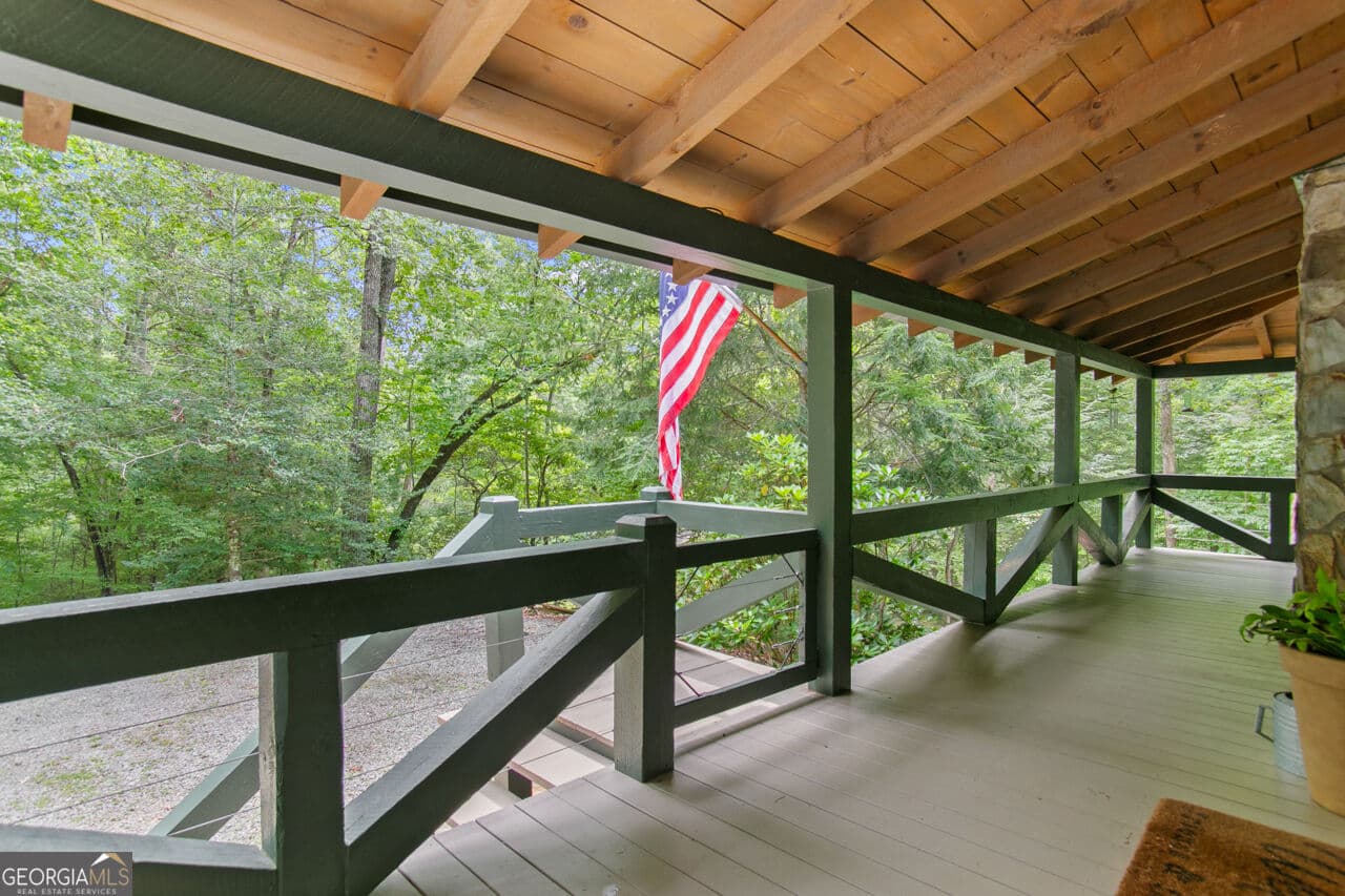4 bedroom, 3 bathroom, 2,080 sq ft cabin,single family residence for sale at 322 Honeysuckle Way, Blue Ridge, GA 30513 — photo 5