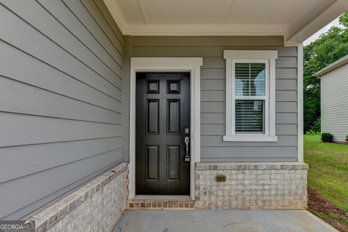 5 bedroom, 2.5 bathroom, 2,338 sq ft single family residence for rent at 175 Grey Falcon Avenue, Braselton, GA 30517 for $2,350 a month — photo 3