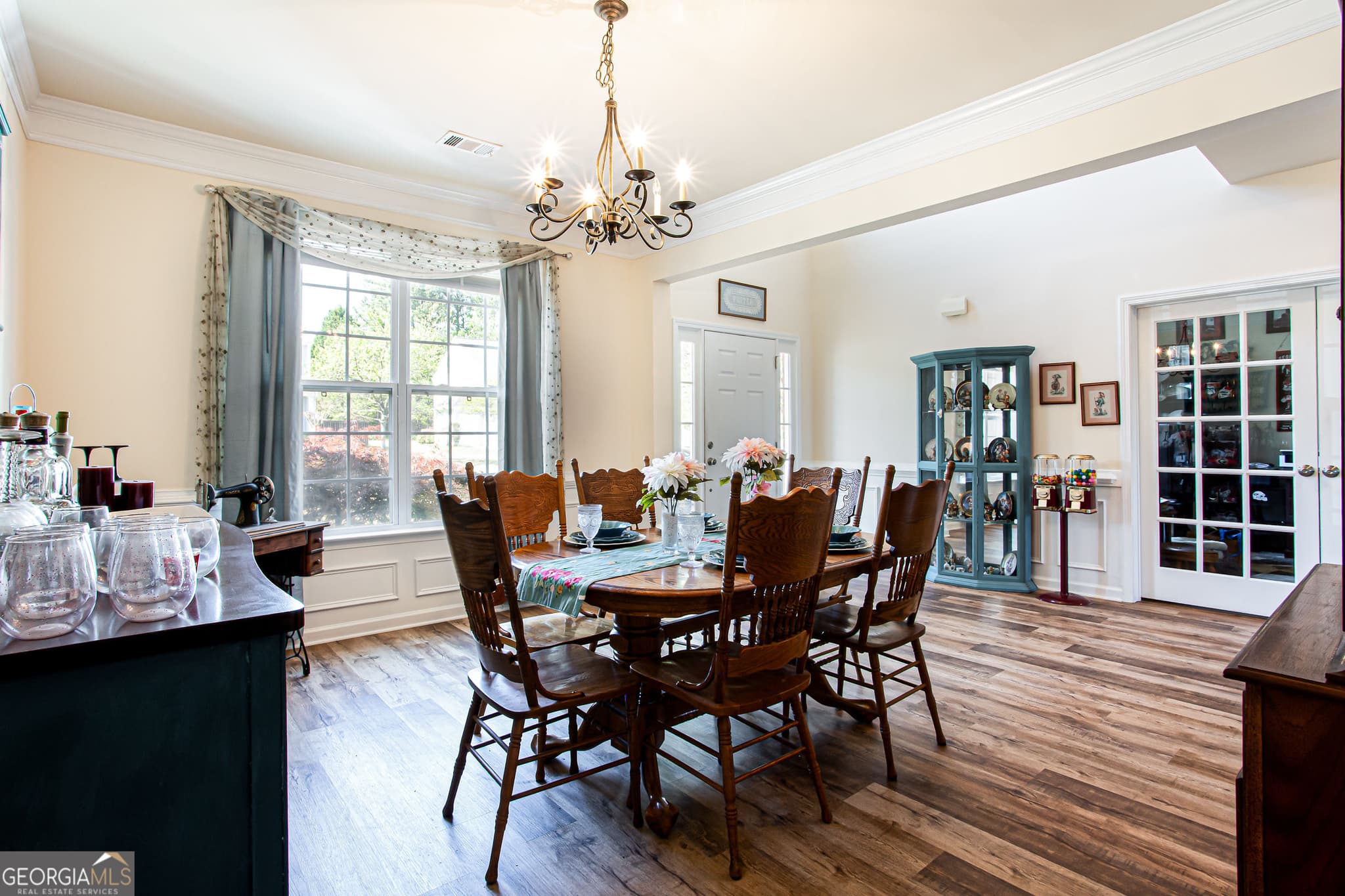 4 bedroom, 2.5 bathroom, 3,092 sq ft single family residence for sale at 863 Van Briggle Path, Sugar Hill, GA 30518 — photo 5