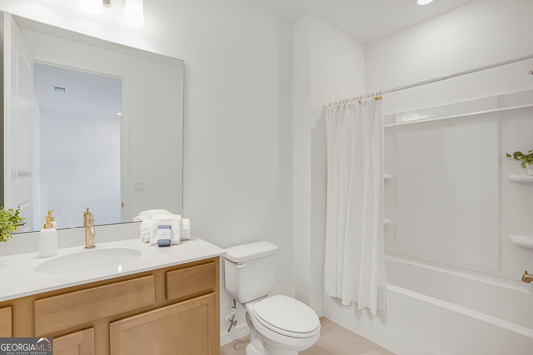3 bedroom, 3 bathroom, 2,139 sq ft single family residence for sale at 209 Madeline Taylor Place, Kingsland, GA 31548 — photo 7