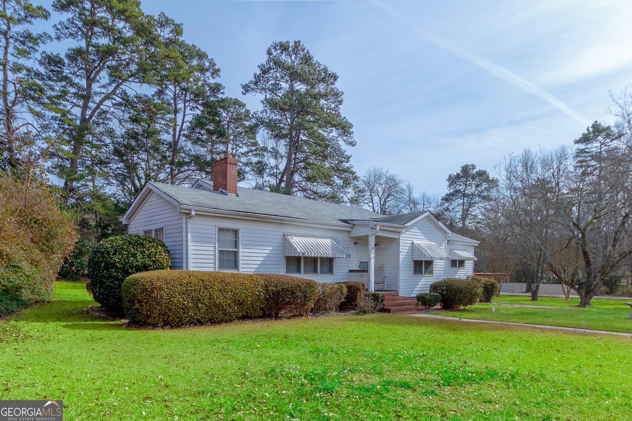 2 bedroom, 1 bathroom, 1,656 sq ft single family residence for sale at 317 Georgia Avenue, Winder, GA 30680 — photo 1 of 27