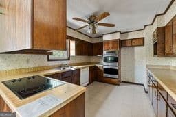3 bedroom, 2 bathroom, 1,717 sq ft single family residence under contract at 520 Morris Road, Thomson, GA 30824 — photo 8