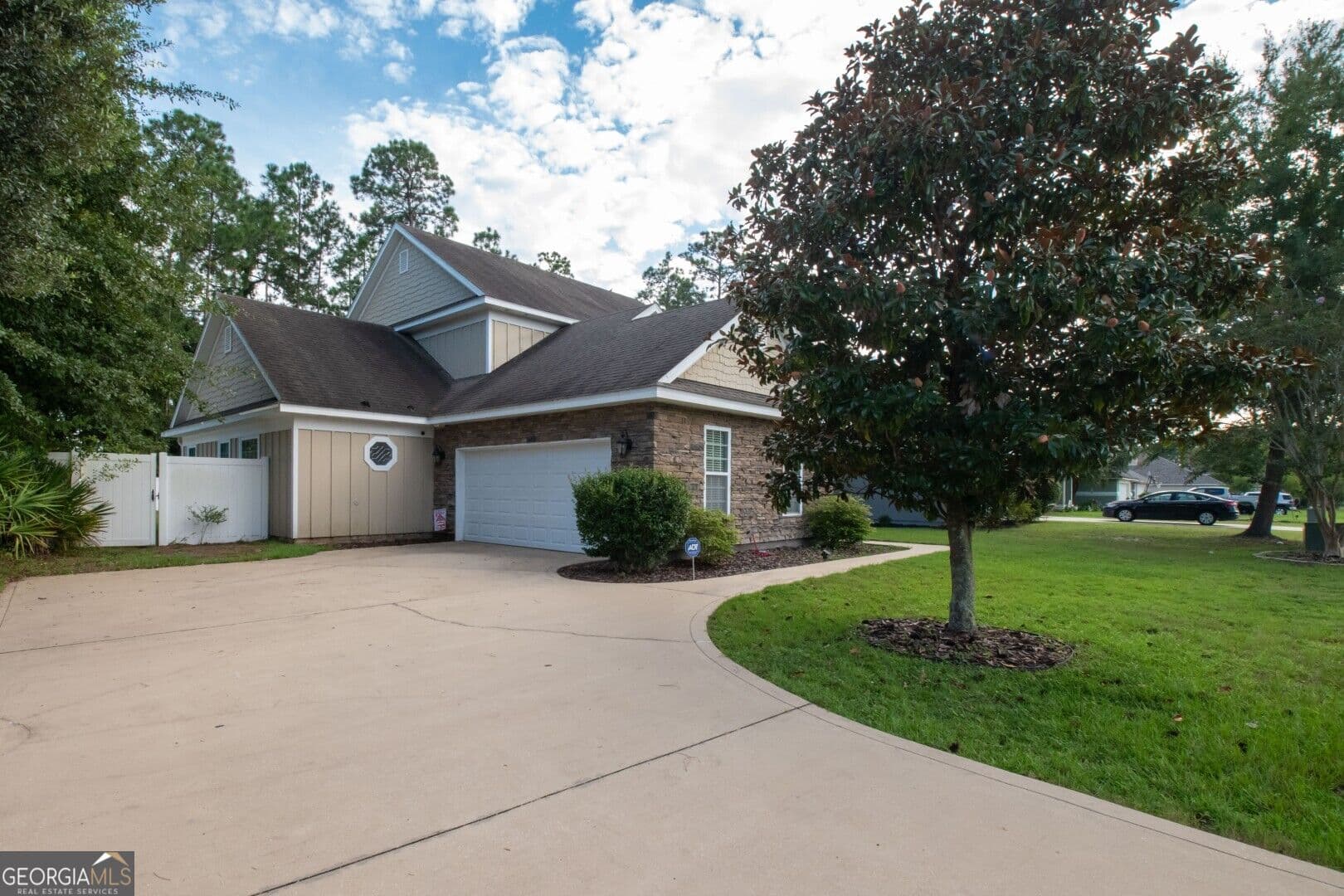 4 bedroom, 3.5 bathroom, 2,268 sq ft single family residence for sale at 303 Overlook Bend, Kingsland, GA 31548 — photo 2