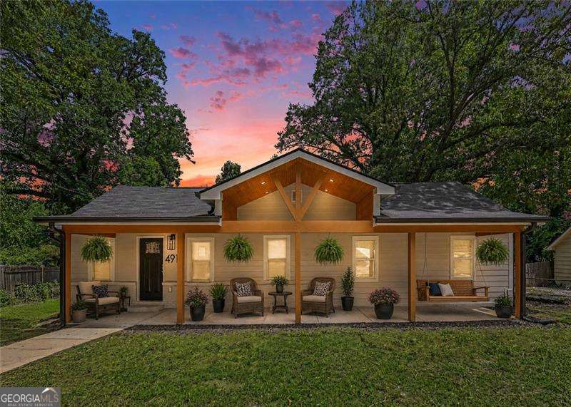 3 bedroom, 2 bathroom, 1,585 sq ft single family residence for sale at 4915 Campbellton Road, Atlanta, GA 30331 — photo 3