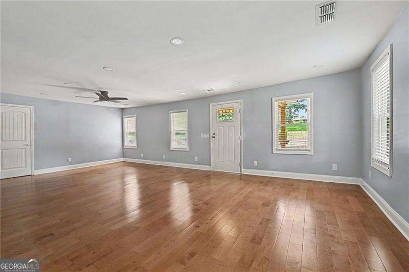 3 bedroom, 2 bathroom, 1,585 sq ft single family residence for sale at 4915 Campbellton Road, Atlanta, GA 30331 — photo 10
