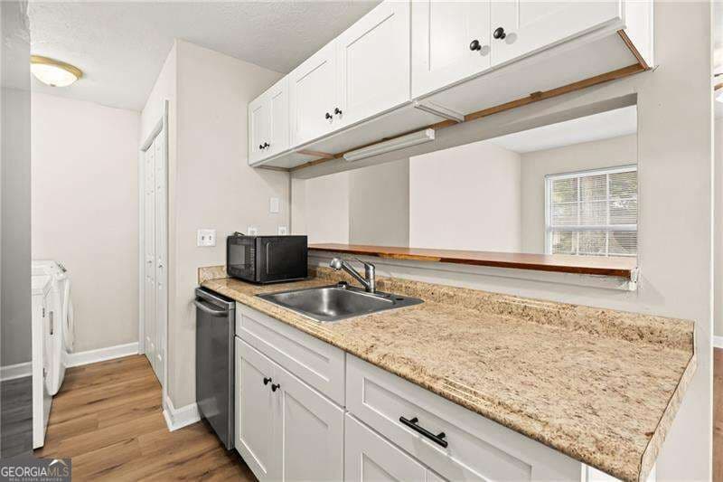 2 bedroom, 1 bathroom, 882 sq ft condominium for sale at 1330 Surrey Lane, Marietta, GA 30008 — photo 6
