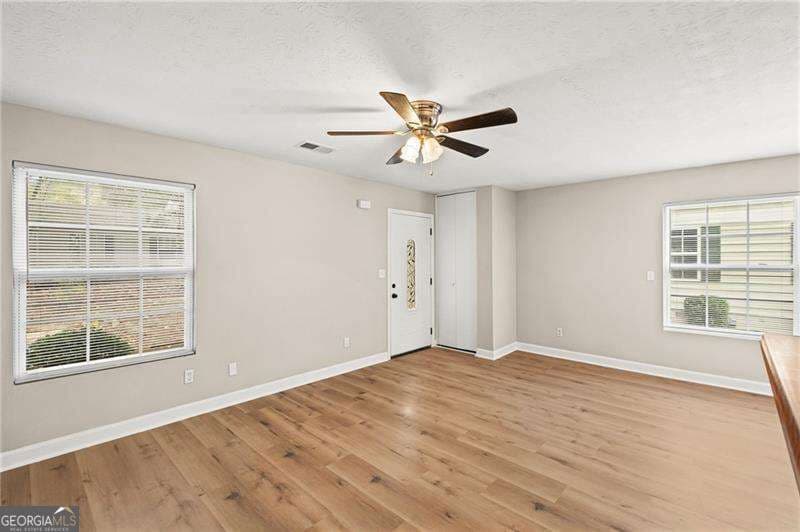2 bedroom, 1 bathroom, 882 sq ft condominium for sale at 1330 Surrey Lane, Marietta, GA 30008 — photo 3