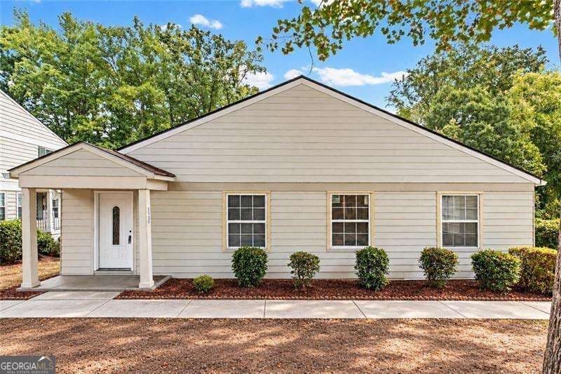 2 bedroom, 1 bathroom, 882 sq ft condominium for sale at 1330 Surrey Lane, Marietta, GA 30008