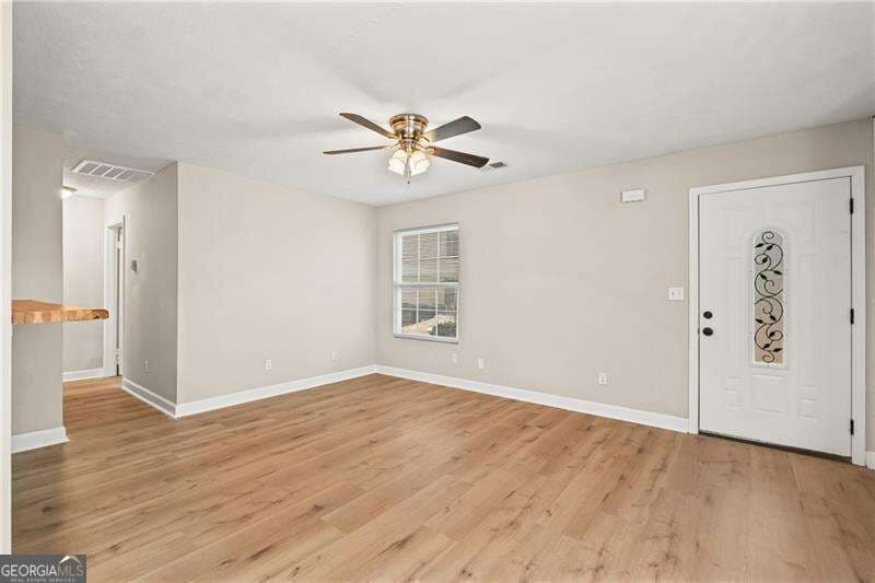2 bedroom, 1 bathroom, 882 sq ft condominium for sale at 1330 Surrey Lane, Marietta, GA 30008 — photo 4