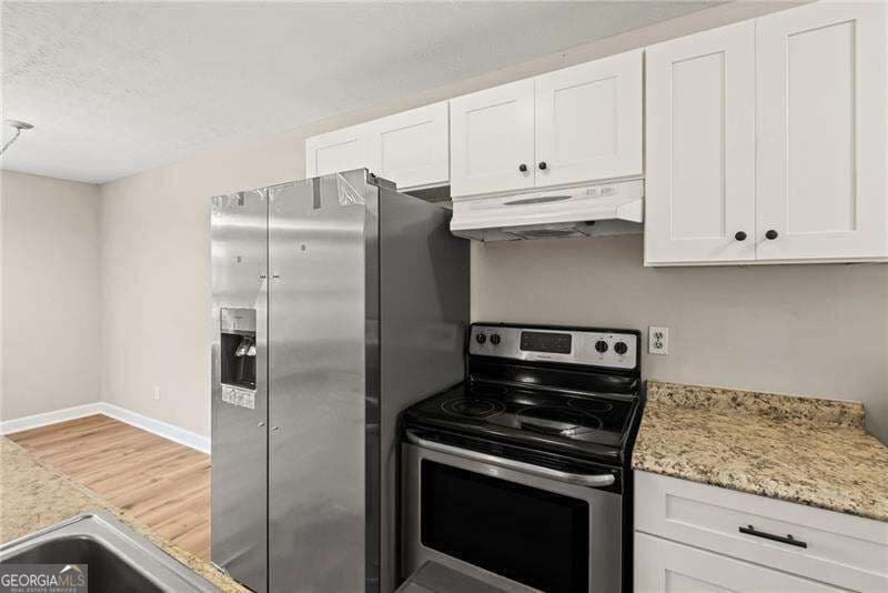 2 bedroom, 1 bathroom, 882 sq ft condominium for sale at 1330 Surrey Lane, Marietta, GA 30008 — photo 8