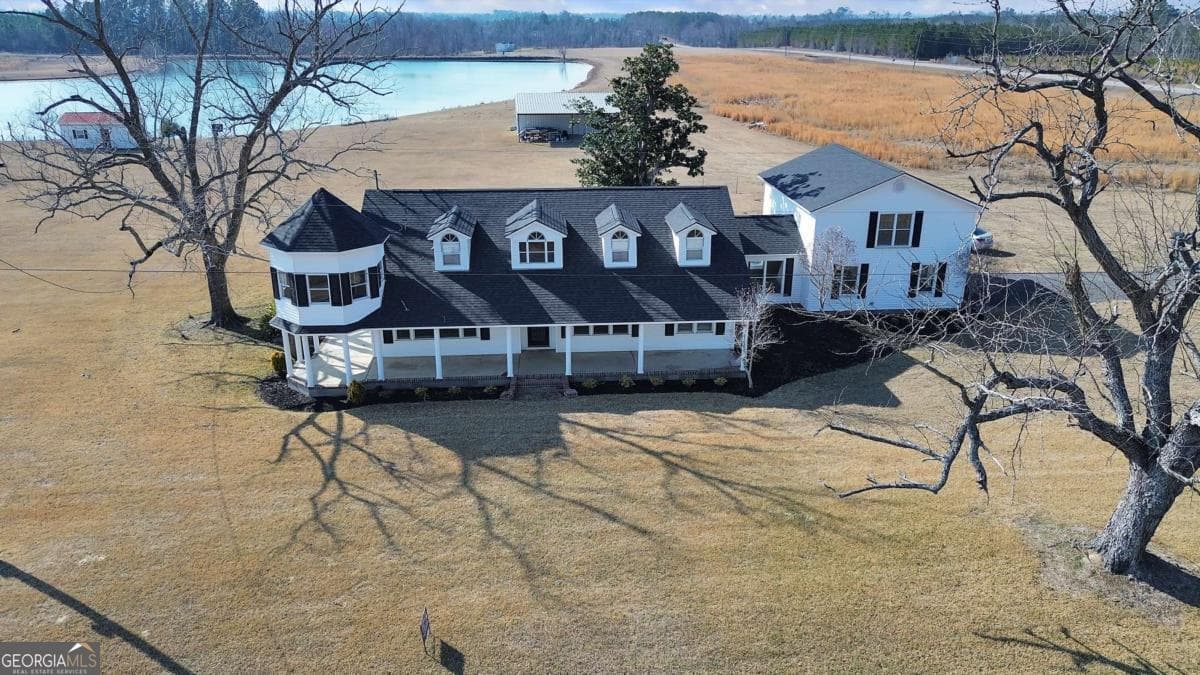 4 bedroom, 4.5 bathroom single family residence for sale at 1832 Douglas Highway, Hazlehurst, GA 31539 — photo 2