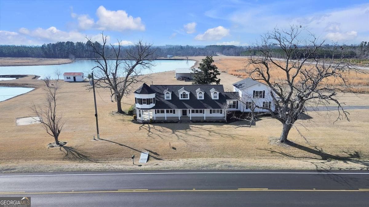 4 bedroom, 4.5 bathroom single family residence for sale at 1832 Douglas Highway, Hazlehurst, GA 31539 — photo 4
