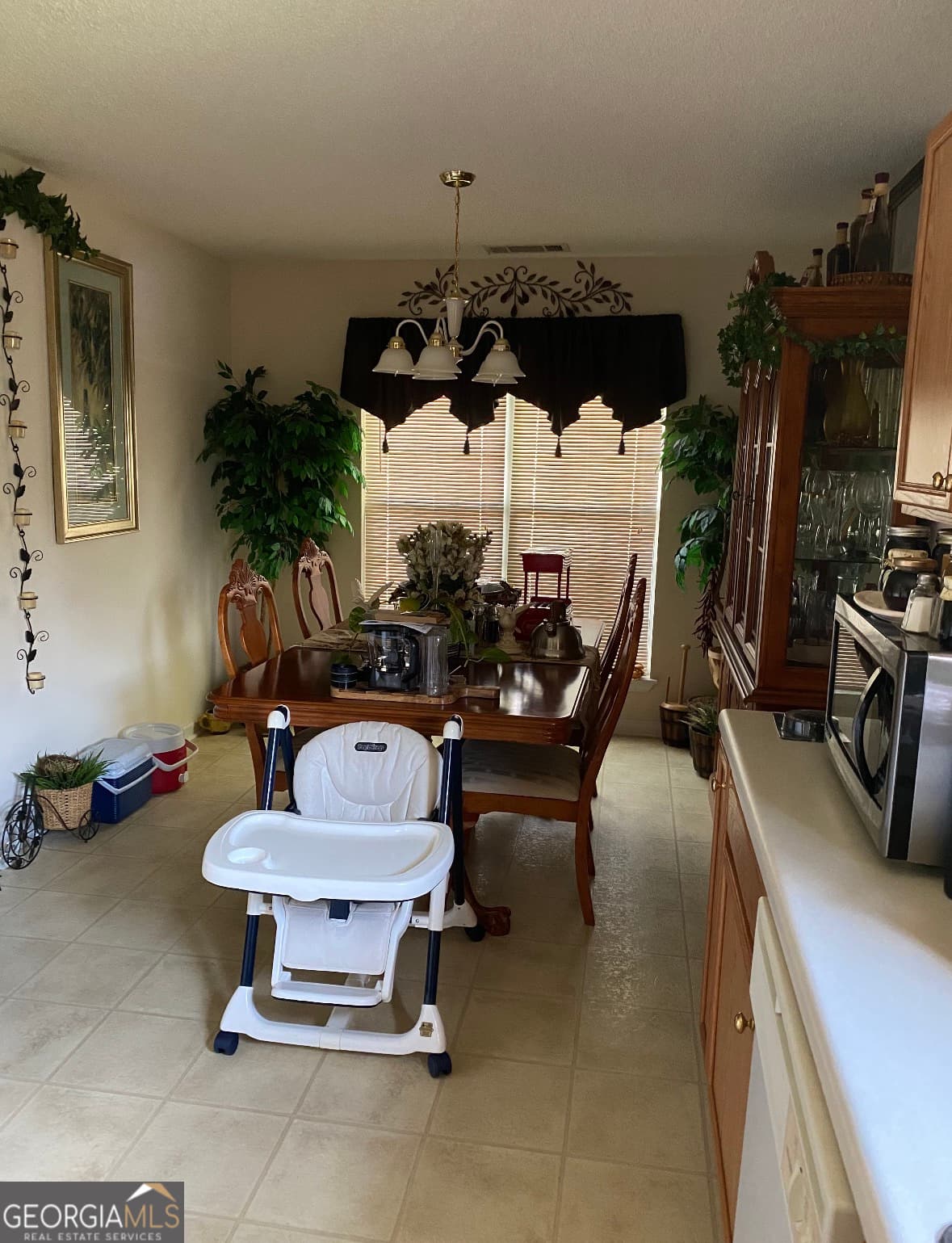 4 bedroom, 2 bathroom, 2,249 sq ft single family residence for sale at 112 Canterbury Court, Jackson, GA 30233 — photo 6