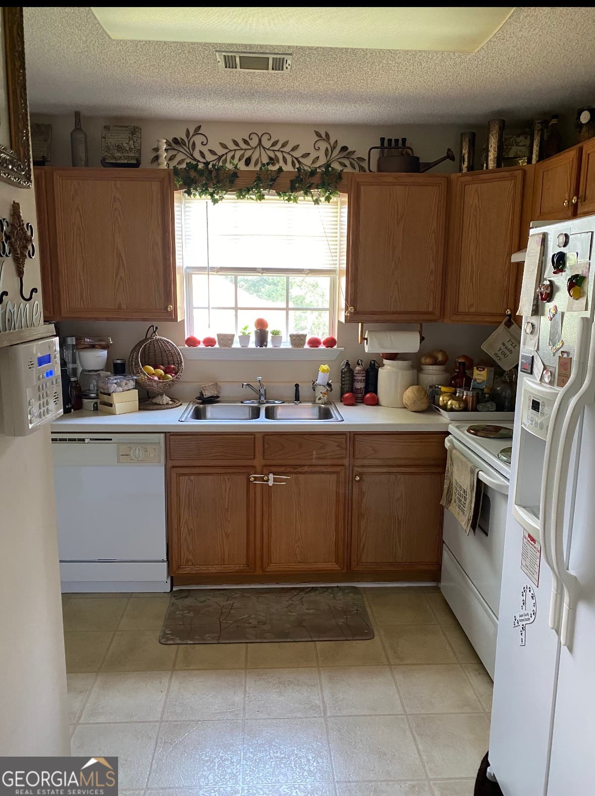 4 bedroom, 2 bathroom, 2,249 sq ft single family residence for sale at 112 Canterbury Court, Jackson, GA 30233 — photo 5