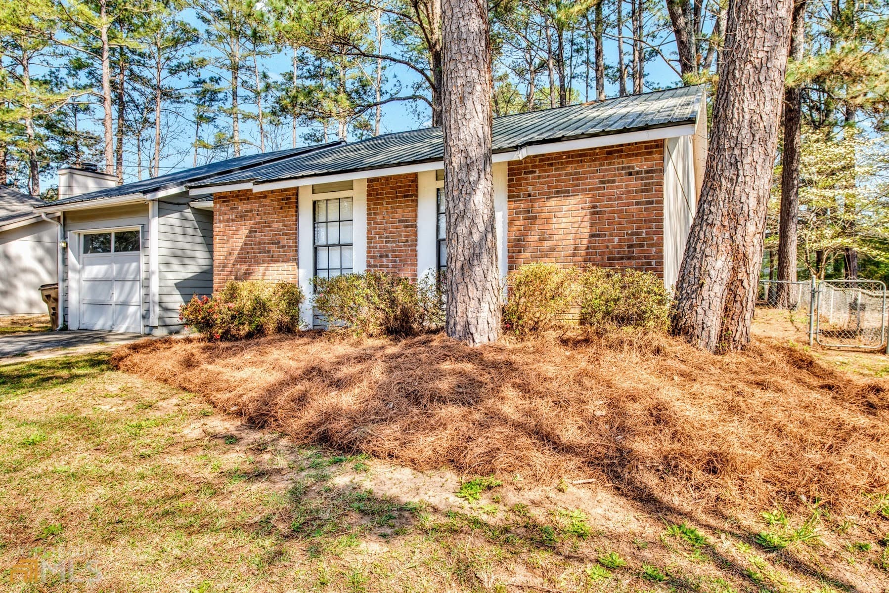 3 bedroom, 2 bathroom, 100 sq ft single family residence for rent at 997 Brandon Hill Way, Jonesboro, GA 30238 for $4,450 a month — photo 3