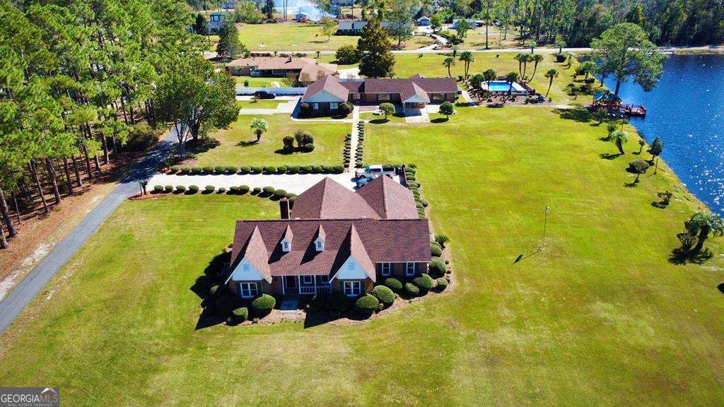 6 bedroom, 6 bathroom, 5,148 sq ft single family residence sold at 393 Douglas Highway, Hazlehurst, GA 31539